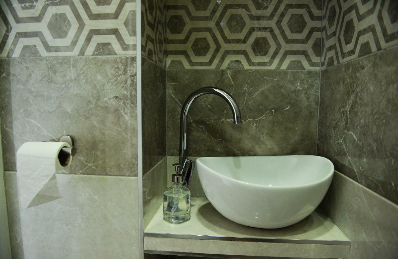 Spacious Modern 2 Bedrooms Apartment In Central Yerevan Exterior photo